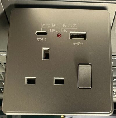  فيش ثلاثي جداري ذكي فضي موديل TP3013AC مع منافذ شحن سريع- TYPE-C & USB