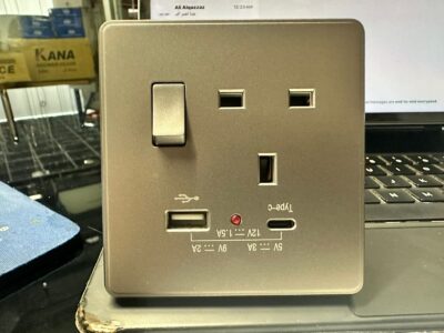  فيش ثلاثي جداري ذكي فضي موديل TP3013AC مع منافذ شحن سريع- TYPE-C & USB