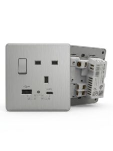فيش ثلاثي جداري ذكي فضي موديل TP3013AC مع منافذ شحن سريع- TYPE-C & USB